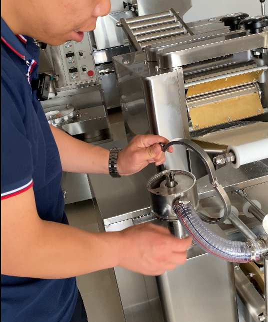 餃子機(jī)餡料拆卸方法 餃子機(jī)餡料拆卸方法