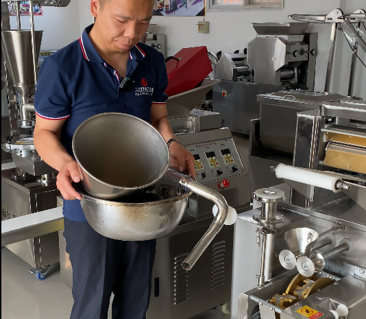 仿手工餃子機(jī)清洗拆卸方法 仿手工餃子機(jī)清洗拆卸方法