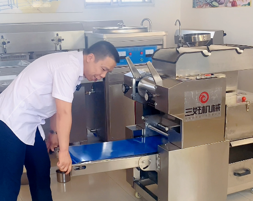 壓面拌面一體機(jī)適合什么場(chǎng)所使用？