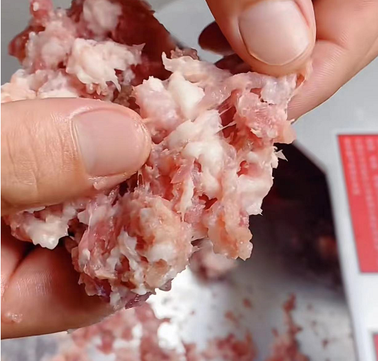 怎么使餡料粒粒彰顯真材實(shí)料？斬拌機(jī)能不能解決？