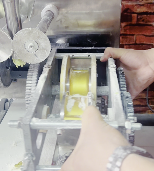 包子餃子一體機(jī)設(shè)計(jì)